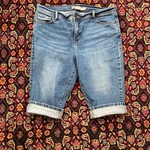 Levi’s 512 Capri Cropped Jeans. Shorts - 14P